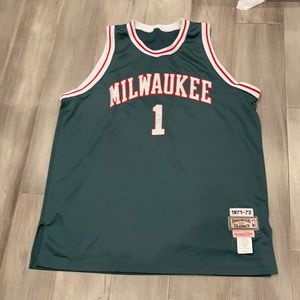 Oscar Robertson Milwaukee Jersey - Mitchell & Ness